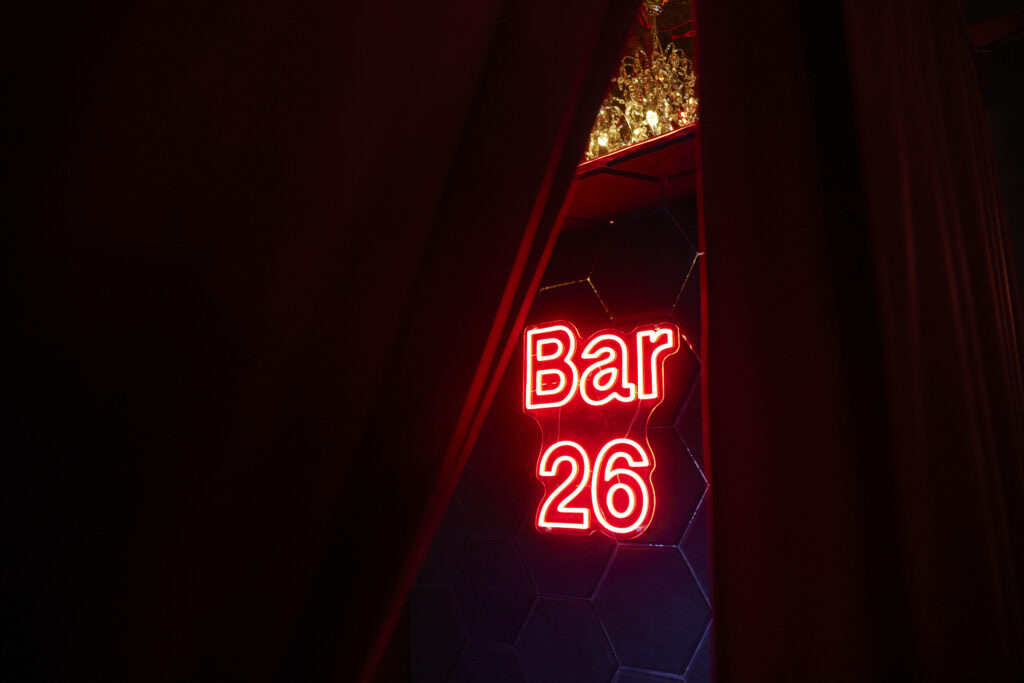 Bar 26